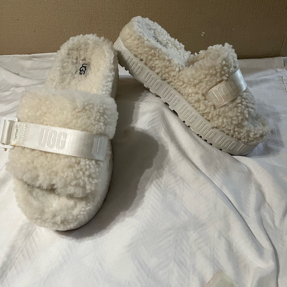 UGG Fluffita Slippers